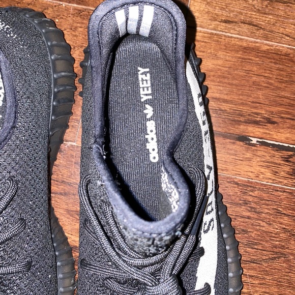 Oreo Yeezy 350 V2 - Picture 8 of 8